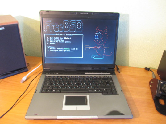 лоадер FreeBSD чекає відповіді користувача на Asus A6R
