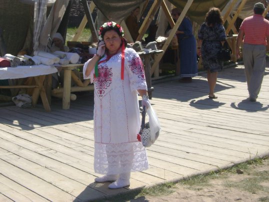 Женщина в украинском национальном костюме