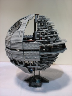 Звезда смерти (крейсер из Звёздных Войн) из кубиков Лего